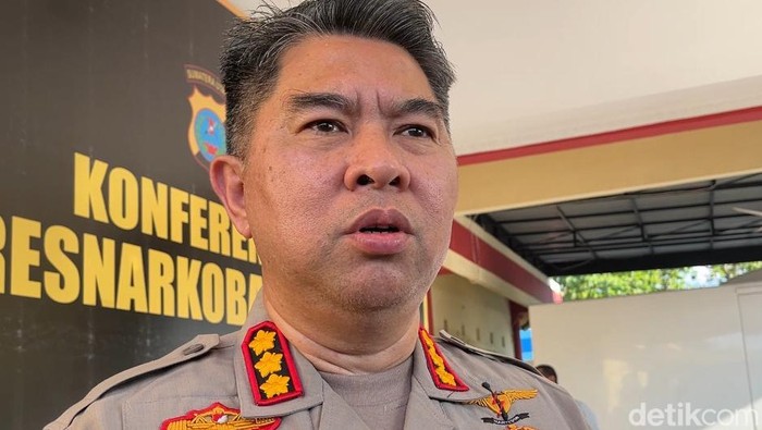 kabid-humas-polda-sumut-kombes-ferry-walintukan-saat-diwawancarai-di-polda-sumut-rabu-304-foto-finta-rahyunidetiksumut-1746012933671_169-giok-4d-9385