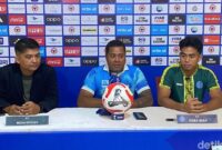 1757569438274-pelatih-psbs-biak-divaldo-alves-tengah-saat-konferensi-pers-jeka-kampaidetiksumut-1757563925710_169