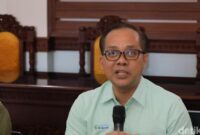 1758735807257-direktur-medik-dan-keperawatan-rsup-prof-ngoerah-i-made-darmajaya-saat-konferensi-pers-di-kantornya-rabu-2492025-1758696122670_169