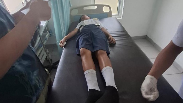 1760550402620-murid-smpn-1-laguboti-di-kabupaten-toba-dilarikan-ke-rumah-sakit-usai-keracunan-mbg-foto-dinas-kesehatan-toba-1760538480861_169