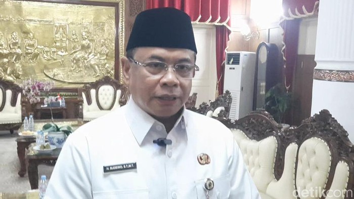 1761327521034-bupati-pati-sudewo-saat-memberikan-keterangan-kepada-wartawan-di-pendopo-kabupaten-pati-rabu-1382025-1755081888225_169