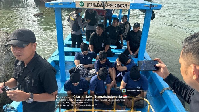 1761327580661-direktorat-jenderal-pemasyarakatan-memindahkan-ammar-zoni-dan-5-warga-binaan-high-risk-ke-lapas-nusakambangan-dokistimewa-1760578160220_169