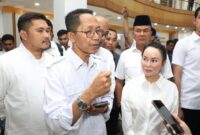 1761392154338-amsakar-dan-li-claudia-saat-memberikan-keterangan-foto-diskominfo-kota-batam-1761369842728_169
