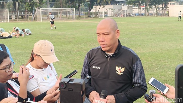 1761434497608-pelatih-timnas-indonesia-u-16-nova-arianto_169
