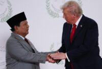 1761500317445-potret-kompak-prabowo-dan-trump-acungkan-jempol-di-ktt-perdamaian-gaza-1760409496089_169