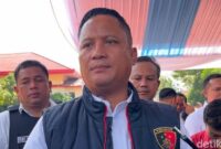 1761543587813-kasubdit-jatanras-ditreskrimum-polda-sumut-kompol-jama-kita-purba-saat-diwawancarai-usai-konferensi-pers-finta-rahyunidetiksum-1761539088130_169