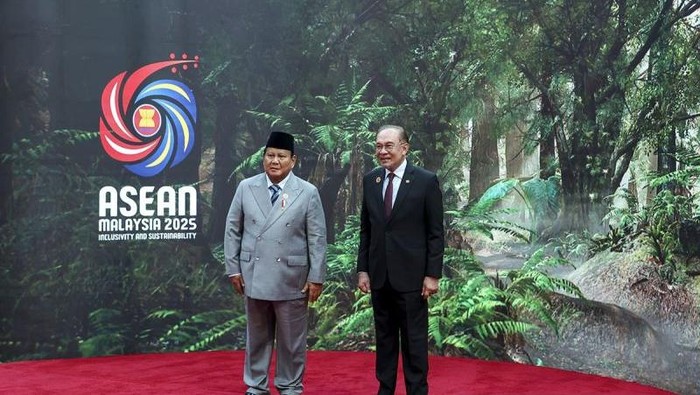 1761543620136-prabowo-disambut-anwar-ibrahim-1761476341205_169
