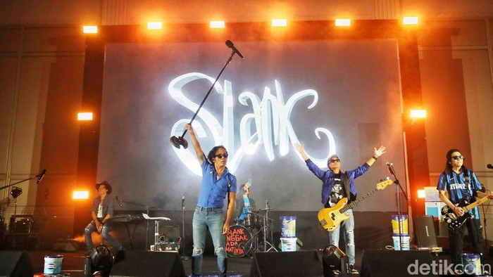 1761630282041-aksi-slank-satukan-musik-dan-warna-hadirkan-inspirasi-dari-keindahan-alam-1758282056814_169