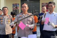 1761673118503-kapolsek-medan-baru-kompol-hendrik-aritonang-saat-merilis-kasus-begal-foto-finta-rahyunidetiksumut-1761654267288_169