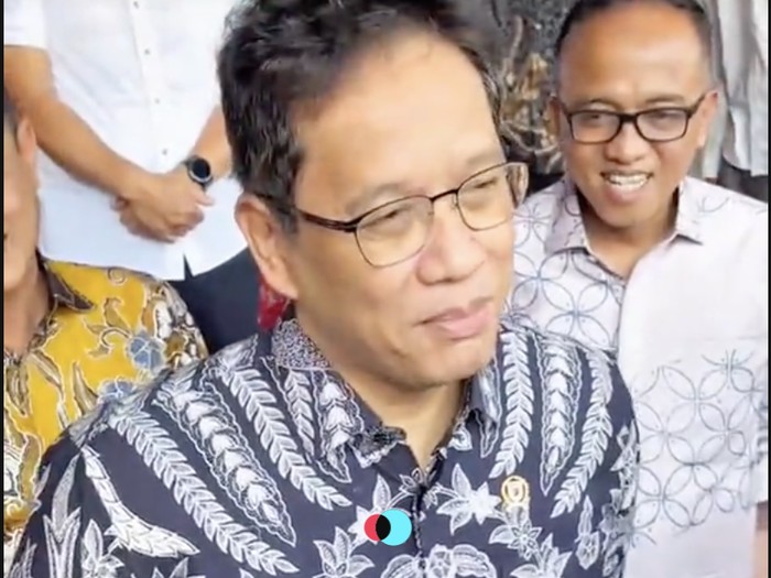 1761693688208-menkeu-purbaya-cicip-soto-kudus-hingga-garang-asam-ini-komentarnya-1759560378571_43