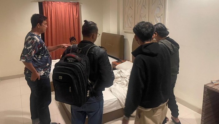 1761737959410-polisi-gagalkan-keberangkatan-4-calon-pmi-ilegal-asal-sumut-di-kecamatan-bengkong-batam-dok-polsek-bengkong-1761723830944_169