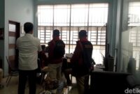 1761738121285-tim-penyidik-tindak-pidana-khusus-kejati-sumut-melakukan-penggeledahan-di-kantor-kesyahbandaran-dan-otoritas-pelabuhan-utama-k-1761719596793_169