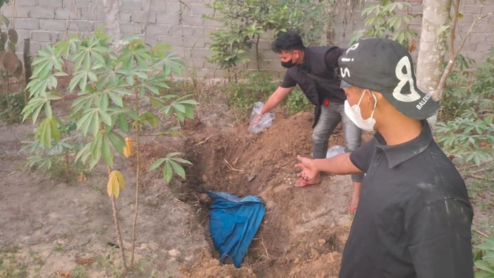 1761803105449-penemuan-mayat-pria-terbungkus-terpal-di-perawang-siak-riau-dok-polres-siak-1761791873032_169