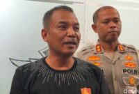 1761846289318-suratman-55-ayah-dari-wanita-yang-ditabrak-3-oknum-polisi-foto-finta-rahyunidetiksumut-1761825562696_169