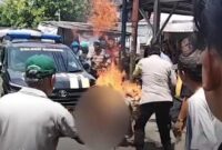 1761911125277-tangkapan-layar-video-viral-maling-motor-dibakar-massa-di-surabaya-1761828746476_169
