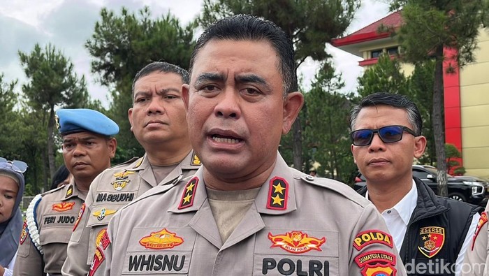 1761911141572-kapolda-sumut-irjen-whisnu-saat-diwawancarai-di-polda-sumut-foto-finta-rahyunidetiksumut-1746417842884_169