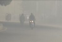 1761953115870-kota-di-pakistan-diselimuti-kabut-asap-berbahaya-1761908503088_43