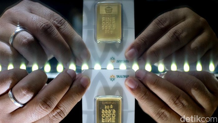 1761975698641-harga-emas-antam-meroket-hari-ini-nyaris-rp-25-juta-per-gram-1761021329634_169