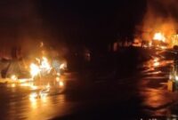 1762104753992-kobaran-api-imbas-terbakarnya-truk-pengangkut-bbm-di-cianjur-sabtu-1112025-malam-1762013355194_43