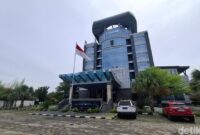 1762256857610-gedung-dinas-pupr-riau-raja-adil-siregardeiksumut-1762235219643_169