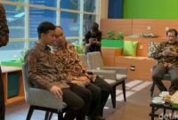 1762278149067-wali-kota-solo-gibran-rakabuming-raka-dan-menkominfo-yang-juga-ketum-projo-budi-ari-bertemu-di-stp-selasa-31102023_169