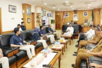 1762321314370-wali-kota-batam-amsakar-achmad-menerima-audiensi-dari-perum-bulog-di-kantor-wali-kota-batam-foto-diskominfo-batam-1762314000388_169