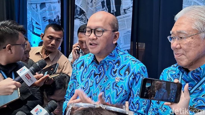 1762429610262-menteri-investasi-rosan-roslaeni-1759902198767_169