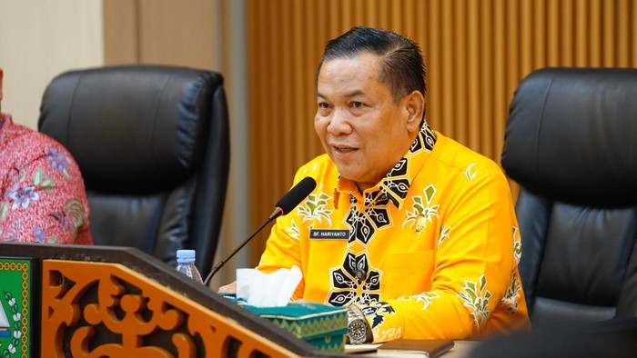 1762429701495-plt-gubernur-riau-sf-hariyanto-dok-diskominfotik-riau-1762415811111_169