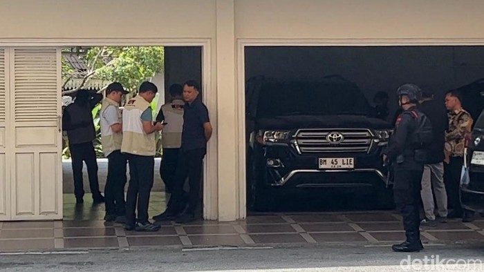 1762429717792-penggeledahan-oleh-kpk-foto-raja-adil-siregardetiksumut-1762414775107_169