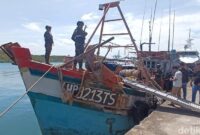 1762429728453-kkp-tangkap-kapal-ikan-berbendera-vietnam-di-perairan-natuna-utara-kepri-foto-alamudin-hamapudetiksumut-1762413341949_169