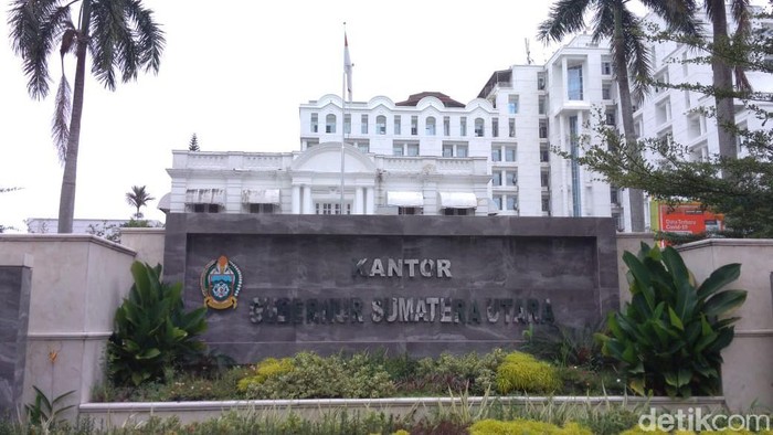 1762429797987-kantor-gubernur-sumatera-utara-sumut-datuk-haris-molanadetikcom-4_169