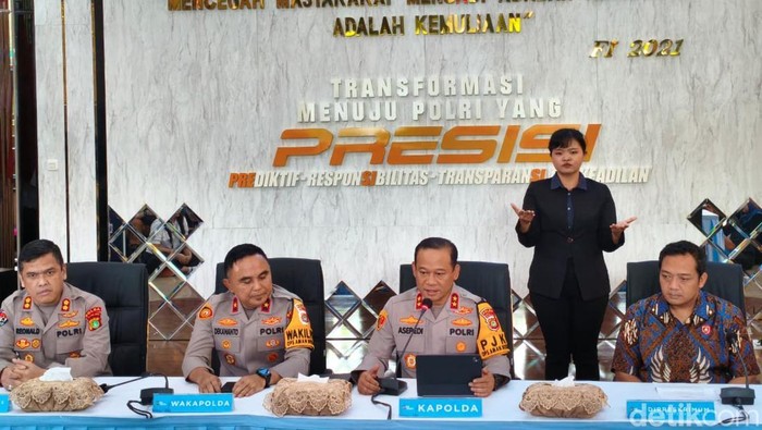 1762494470209-konferensi-pers-polda-metro-jaya-soal-kasus-tuduhan-ijazah-palsu-jokowi-1762487376388_169