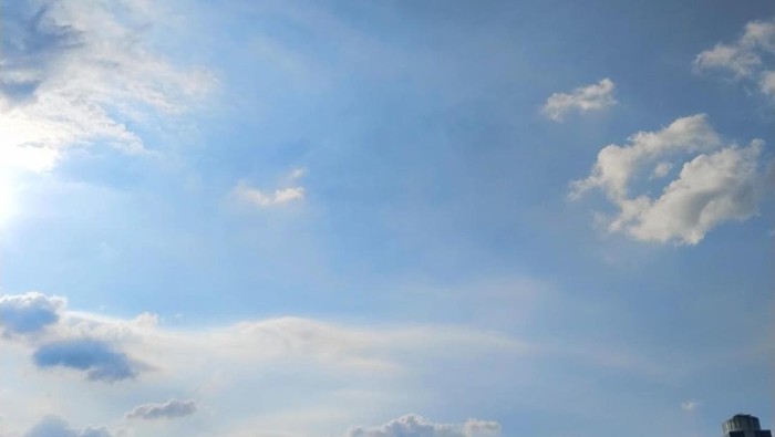 1762515773861-ilustrasi-cuaca-panas-di-jakarta-harisdetikcom-1760628546581_169