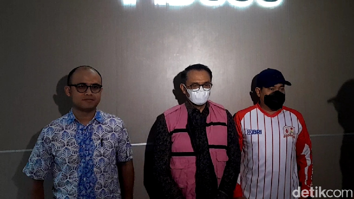 1762537166712-direktur-ptpn-ii-tahun-2020-2023-irwan-parangin-angin-jadi-tersangka-kasus-dugaan-korupsi-jual-beli-aset-milik-ptpn-i-regional-1762517374316_169