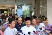 1762644078196-mensos-gus-ipul-menjenguk-korban-ledakan-sman-72-jakarta-yang-dirawat-di-rumah-sakit-yarsi-1762592863896_43