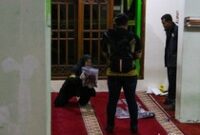 1762644110800-tim-gegana-dan-jibom-polri-sisir-masjid-sman-72-usai-ledakan-1762517568451_43