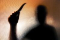 1762666996010-ilustrasi-kejahatan-dengan-pisau_169