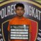 1762688519218-tampang-pelaku-ph-saat-diamankan-petugas-kepolisian-foto-dok-polres-langkat-1762223847305_169