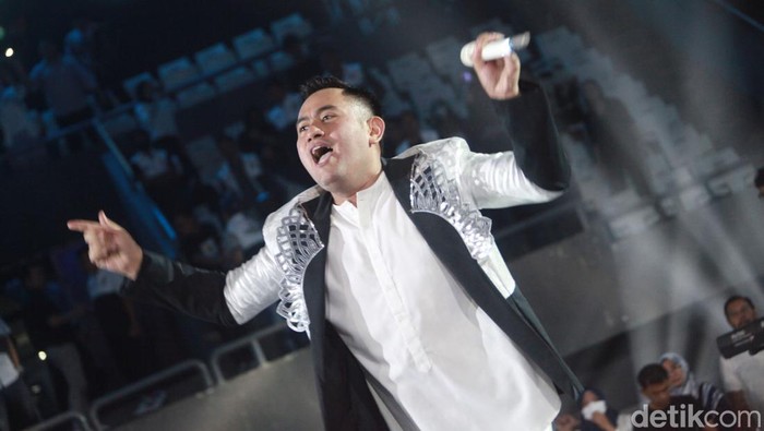 1762730730089-aksi-panggung-nassar-bikin-anies-semringah-3_169