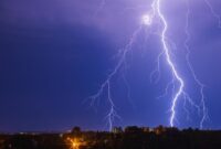 1762861254010-ilustrasi-petir-1746605565503_169