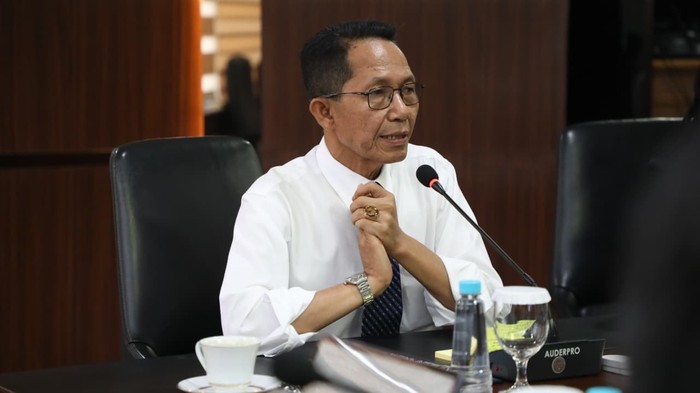 1762926383990-kepala-bp-batam-amsakar-achmad-paparkan-progres-investasi-imbau-pengusaha-taati-regulasi-1762911948499