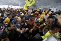 1762947727485-demo-ricuh-di-cop30-demonstran-paksa-masuk-ke-lokasi-konferensi-iklim-1762920778836_43