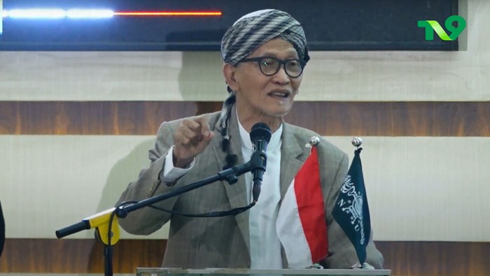 1763098734199-rais-aam-pbnu-kh-miftachul-akhyar-dalam-sambutannya-membuka-acara-kick-off-harlah-nu-ke-102-di-surabaya-jawa-timur-kamis-16120_169