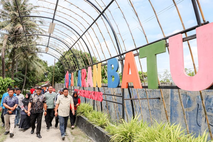 1763142073207-bupati-deli-serdang-tinjau-layanan-kesehatan-infrastruktur-di-batangkuis-1763121634488