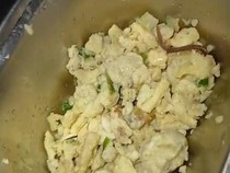 1763185066575-penampakan-cacing-tanah-di-makanan-mbg-di-sma-negeri-6-medan-dok-tangkapan-layar-1763096420010_43