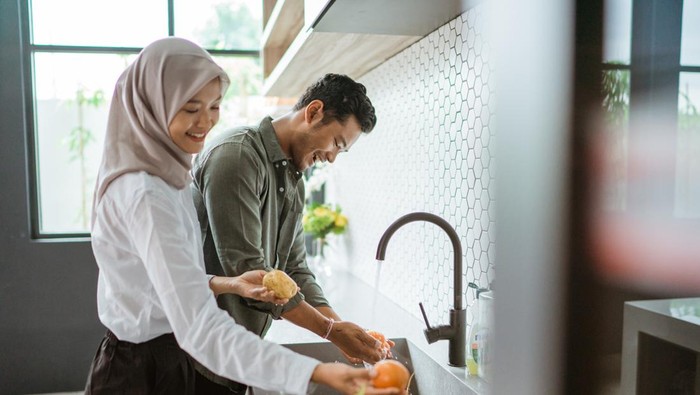 1763185148908-ilustrasi-suami-istri-1749710977802_169