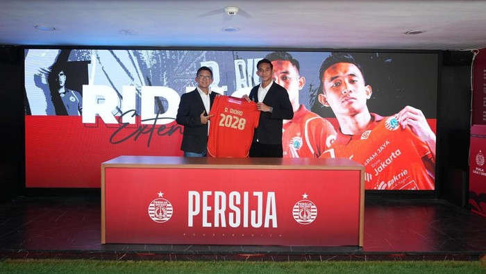 1763271342142-rizky-ridho-perpanjang-kontrak-di-persija-1763217841480_169