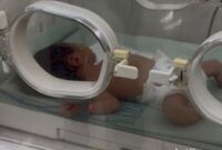 1763401109046-kondisi-bayi-yang-dibuang-ibunya-di-tepi-laut-di-rembang-dirawat-di-rsud-rembang-senin-17112025-1763374592490_43