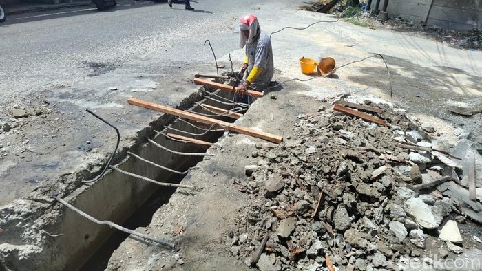 1763463990766-kondisi-box-culvert-yang-dibongkar-kontraktor-di-pekanbaru-riau-raja-adil-siregardetiksumut-1763446851666_169