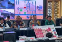 1763723146870-kapolrestabes-medan-kombes-jean-calvijn-saat-merilis-kasus-pembakaran-rumah-hakim-pn-medan-finta-rahyunidetiksumut-1763721319009_169